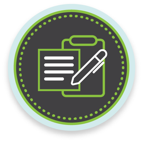 Un ícono de un portapapeles, bolígrafo y bloc de notas centrados en un círculo con fondo negro y borde verde